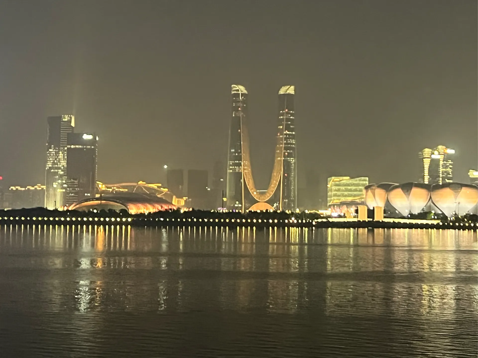 杭州为什么是中国夜生活最被低估的城市？杭州商务KTV和高端会所深度解析（2026版）